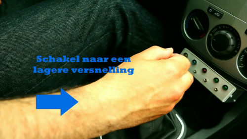 Video Tijdens het autorijden moet je veel schakelen. Leer hier hoe je dit het best doet! -  Tips & Tricks